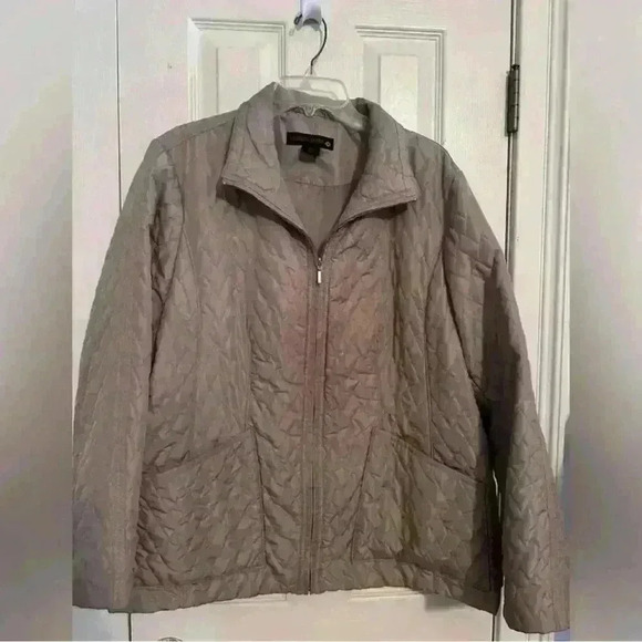 Quilted Lightweight Jacket - Picture 1 of 3